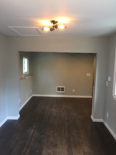 view of the living room from the entry way - 431 N Franklin St
