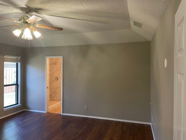 Building Photo - 4557 Shingle Oak Ln