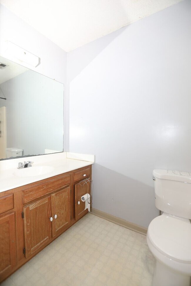 Building Photo - 621 S Hampton Dr