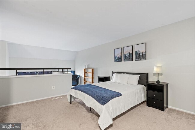 Building Photo - 3911 Woodhue Pl