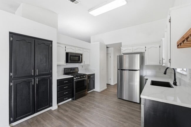 Building Photo - 3345 W Stuart Ave