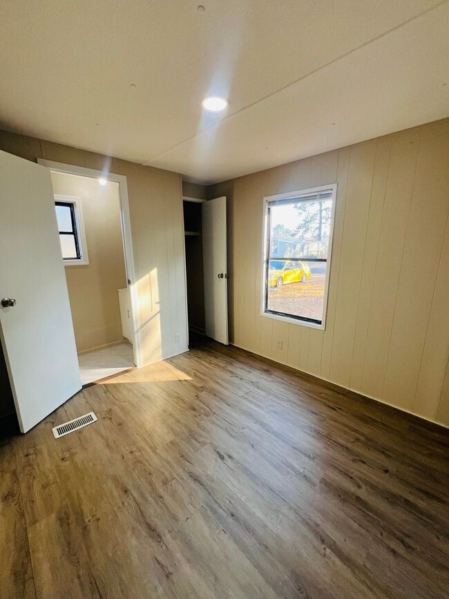Building Photo - Charming 3-Bedroom – Water Included!