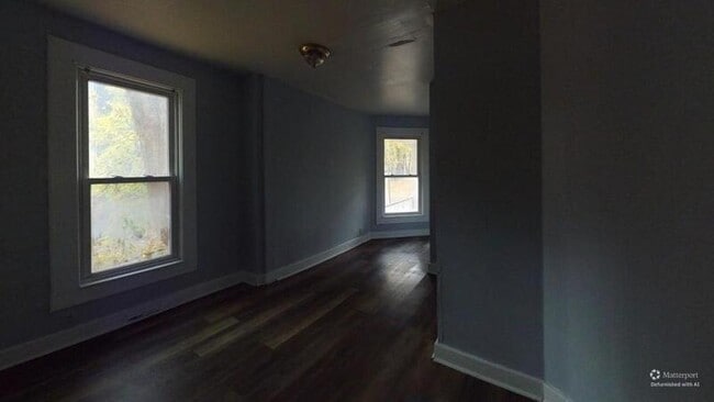 Building Photo - 10 Locust St