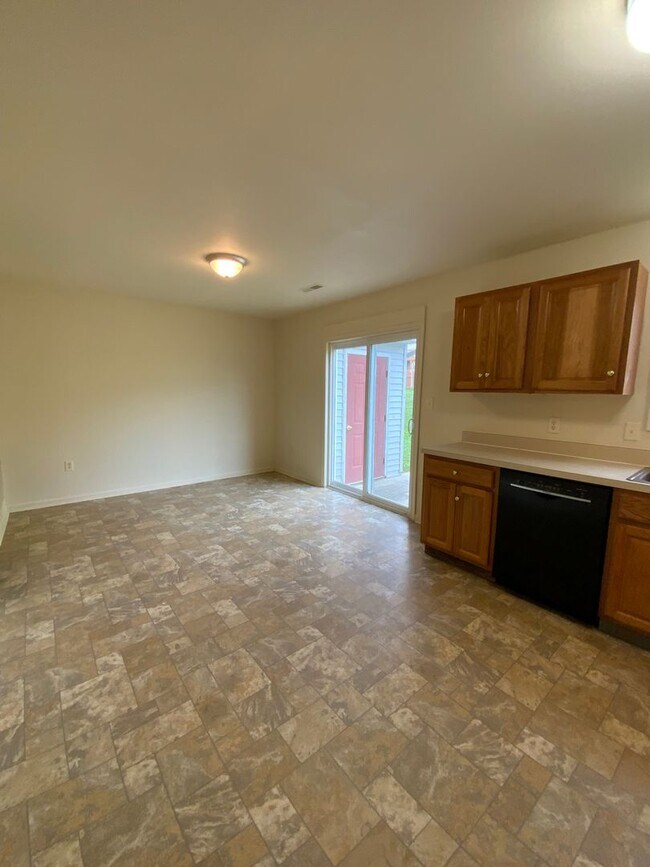 Building Photo - 204 Elmshire Dr