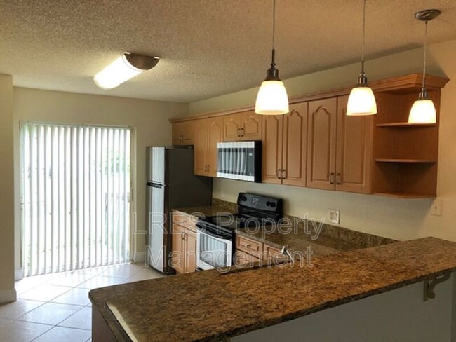 Building Photo - 3651 N Goldenrod Rd