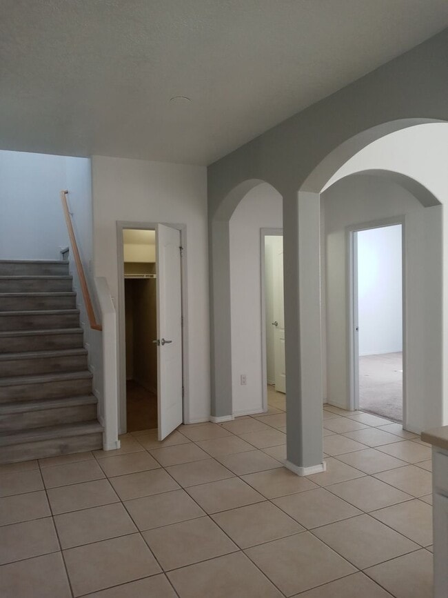 Building Photo - Easy Commute to Los Alamos or Santa Fe