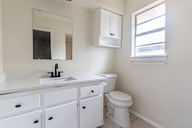 Building Photo - 4 Bedroom Rent to Own Home Available!