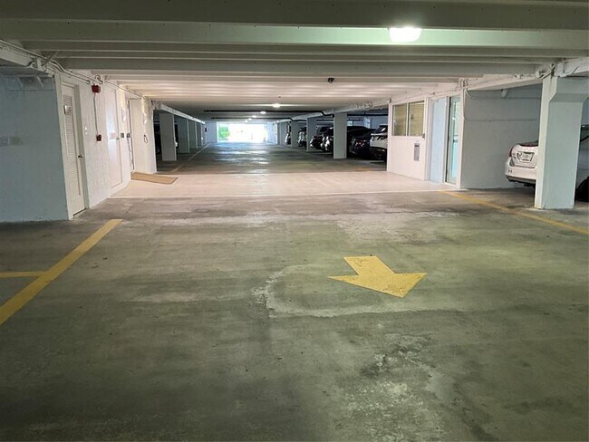 Building Photo - 511 Bayshore Dr