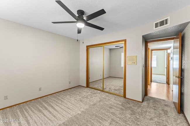 Building Photo - 1306 E La Vieve Ln