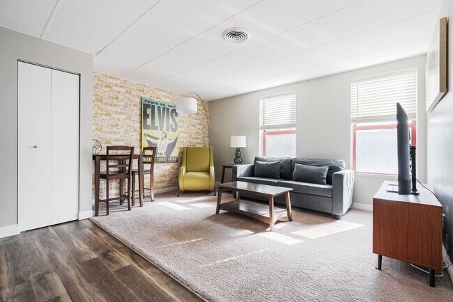 Building Photo - 615 N East St