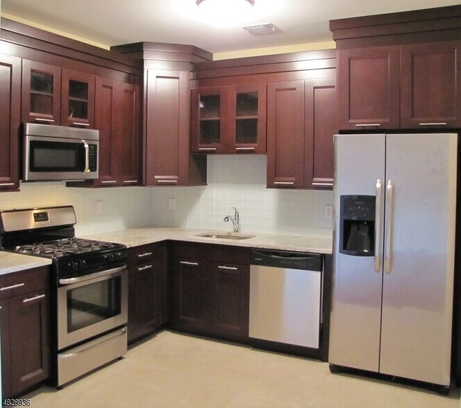 Kitchen - 104 E Elizabeth Ave