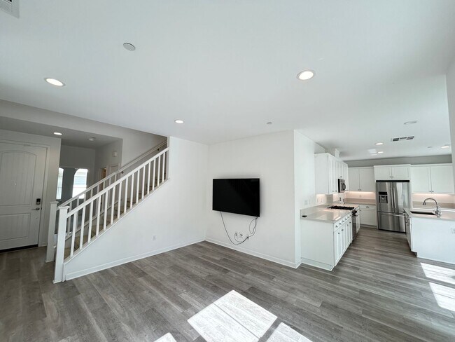 Building Photo - Stunning 4 Bedroom 3 Bath Plus Loft Home in Costa Mesa