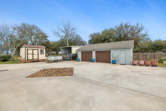 Building Photo - 12734 Tri City Beach Rd