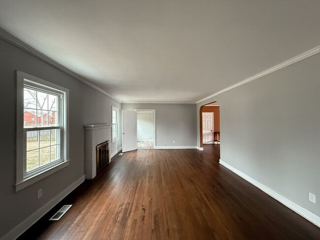 Building Photo - Spacious 5BR Home in the Heart of Old Hickory | Walkable + Convenient