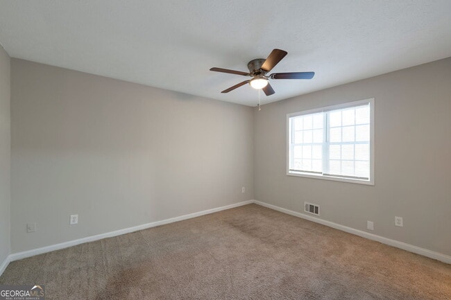 Building Photo - 30 Vickie Dr