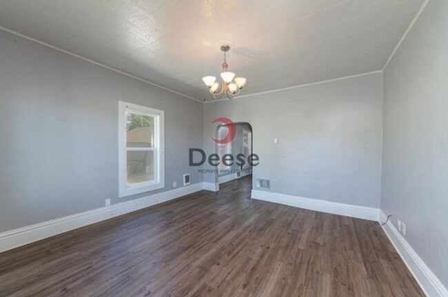 Building Photo - Adorable Home Centrally Located