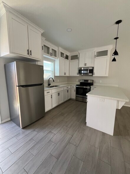 Building Photo - 1630 Playa Dr