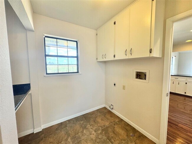 Building Photo - 18512 Carlson Ln