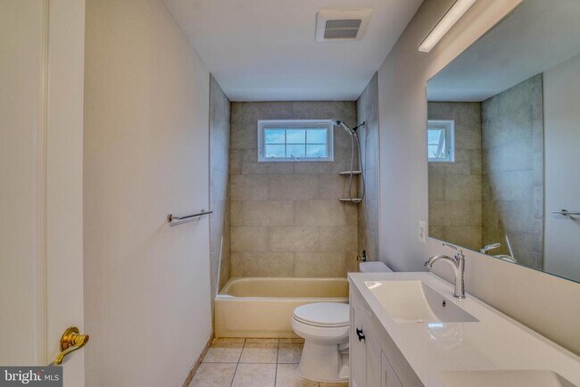 Building Photo - 9902 Player Dr