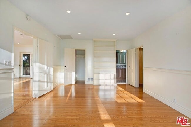 Building Photo - 3231 Coldwater Canyon Ln