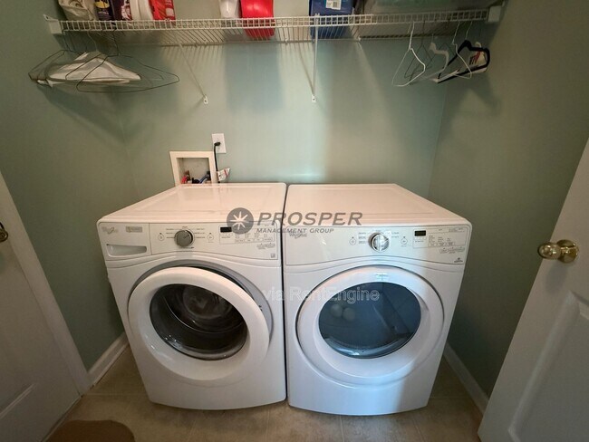 Building Photo - 833 Paran Oaks Dr