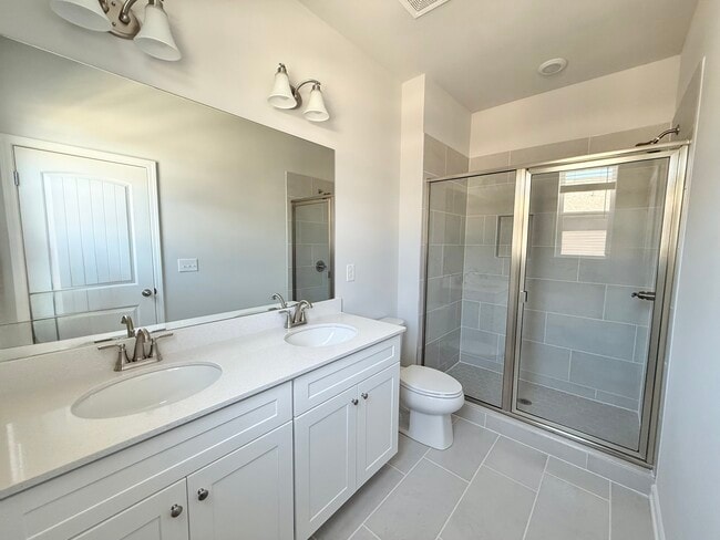 Building Photo - 206 Daybreak Ln