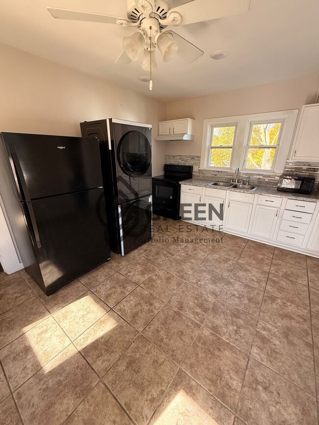 Building Photo - Beautiful apartment in Bradley