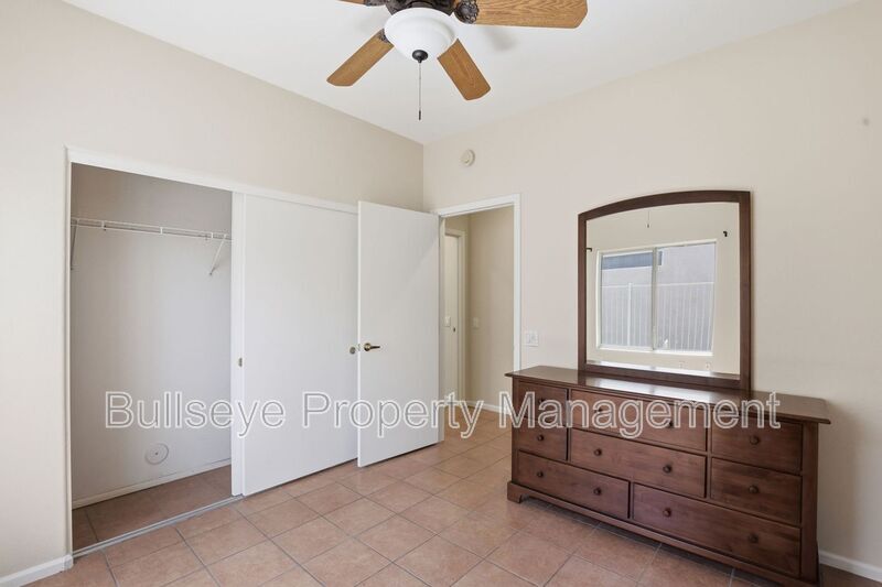 Building Photo - 15893 W Arrowhead Dr