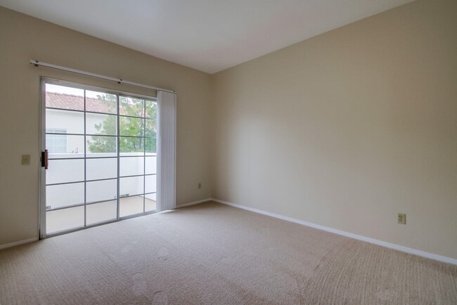 Building Photo - Spacious Townhome in San Marcos, 2-Car Gar...