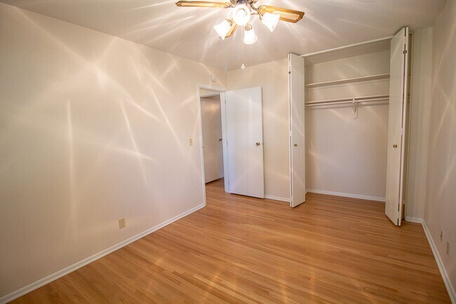 Building Photo - Beautiful 4 Bedroom House | 126th & Center