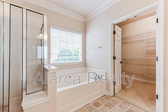 Building Photo - 131 Ivy Creek Ln