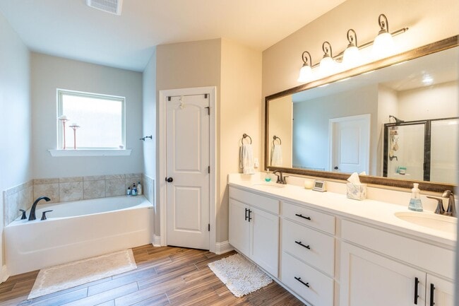 Building Photo - 3bed/ 2 bath home in Willow Heights