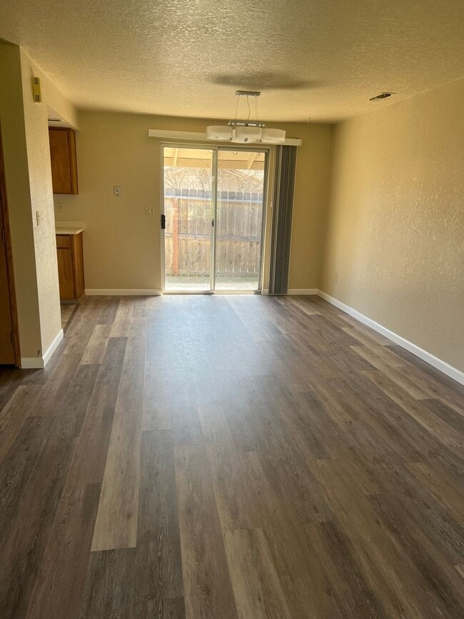 Building Photo - Great Jacksonville Location