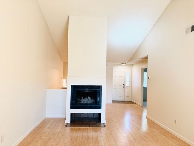 Building Photo - House like 2bed/1.5 Bath Condo with Spacious Corner Yard and 2 Car Garage