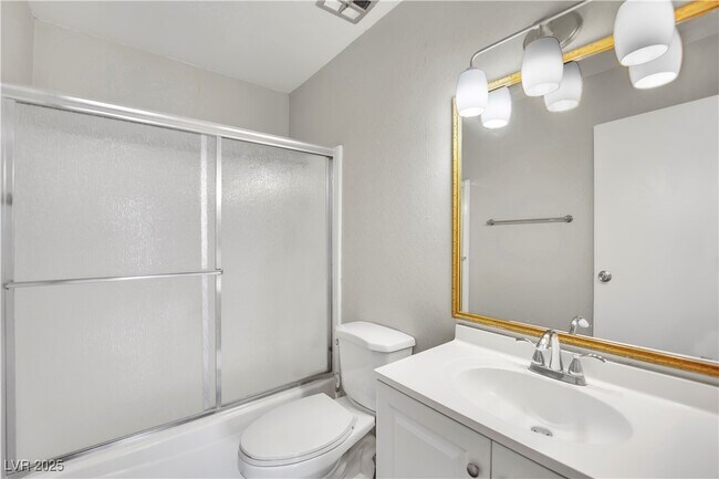 Building Photo - 1417 Hialeah Dr