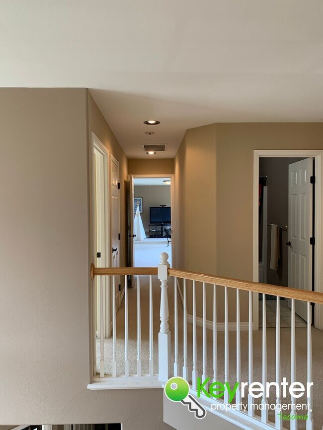 Building Photo - Luxurious House in North East Tacoma!!