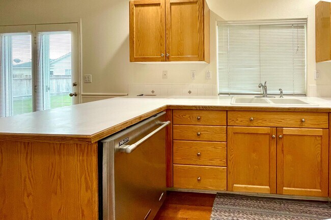 Building Photo - 539 Fall Dr