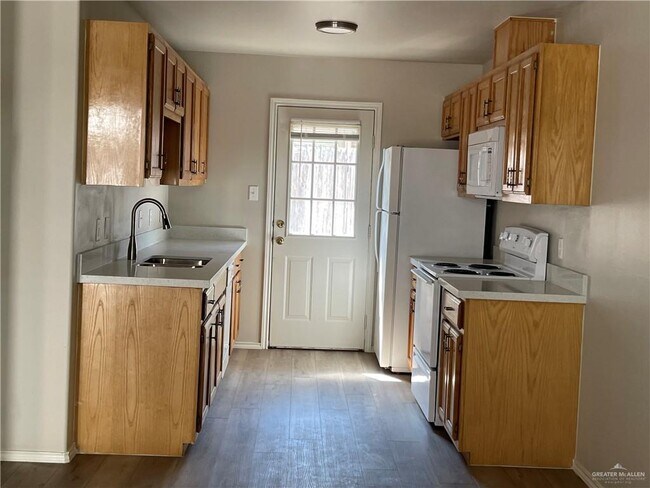 Building Photo - 13 Dora Jeanne Dr