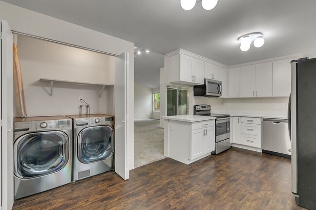 Building Photo - 3 Bedroom East Hill Home - $3,000/month