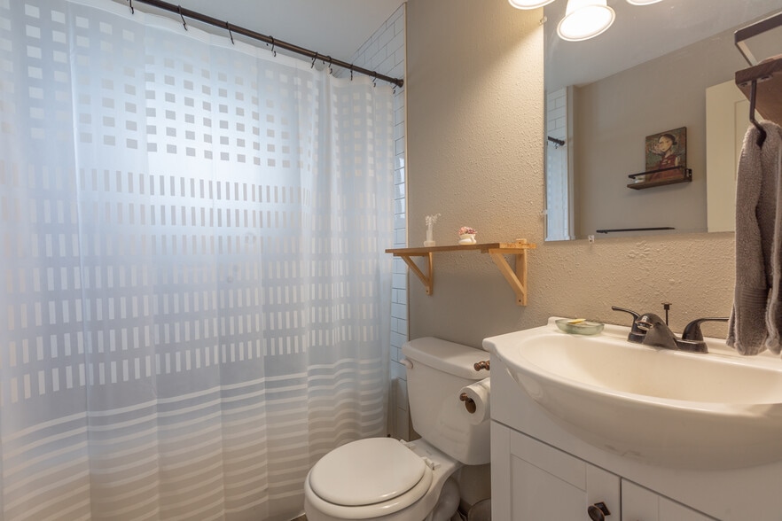 Building Photo - 3410 Q St