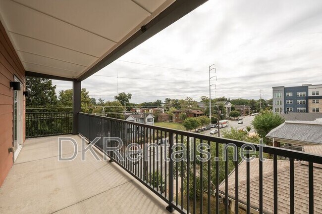 Building Photo - 525 Parkway Dr NE