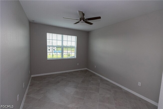 Building Photo - 15908 Grn Acrs Ave