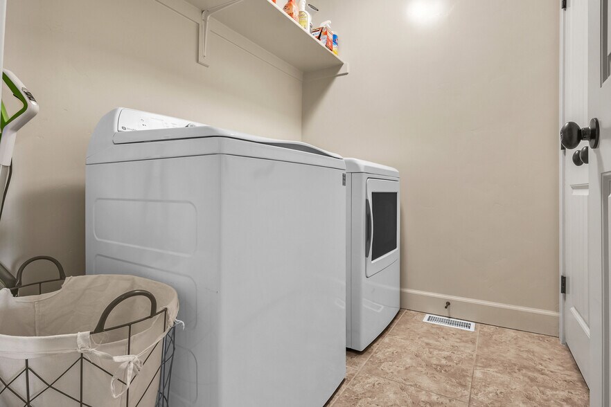Laundry - 1273 N Baycrest Dr