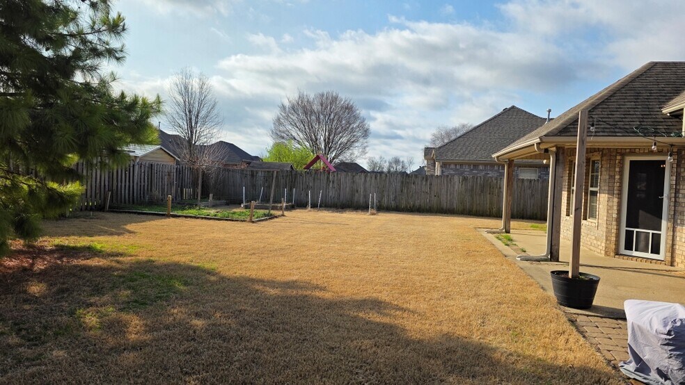 Building Photo - 3105 SW Pine Valley Rd