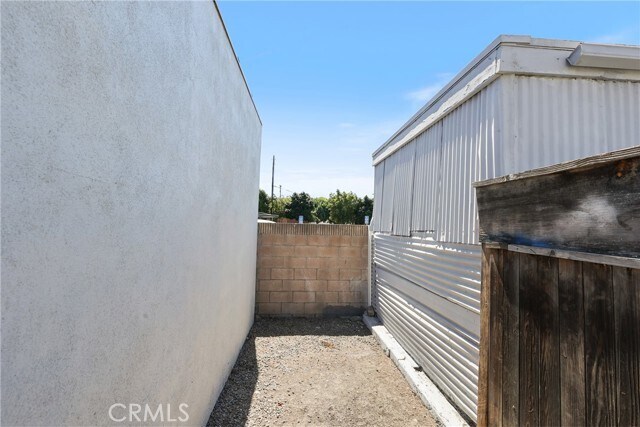 Building Photo - 15329 Paramount Blvd