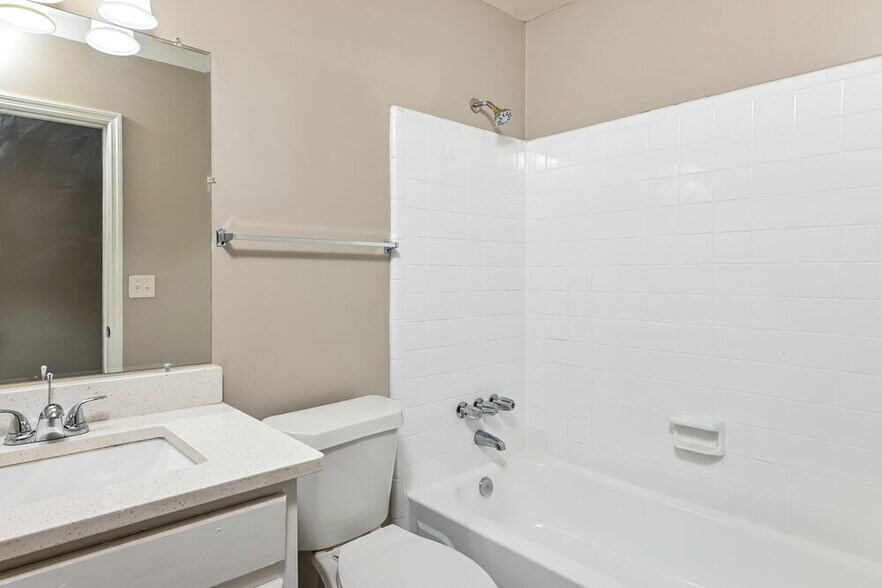 Building Photo - 3350 Eastwood Trail