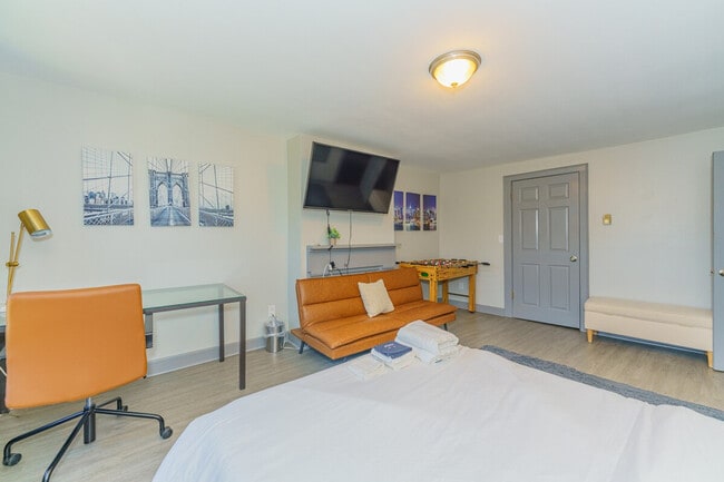 Building Photo - 90 Madison Ave