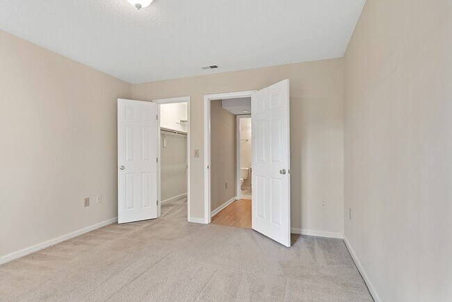 Building Photo - Location, Location, Location!