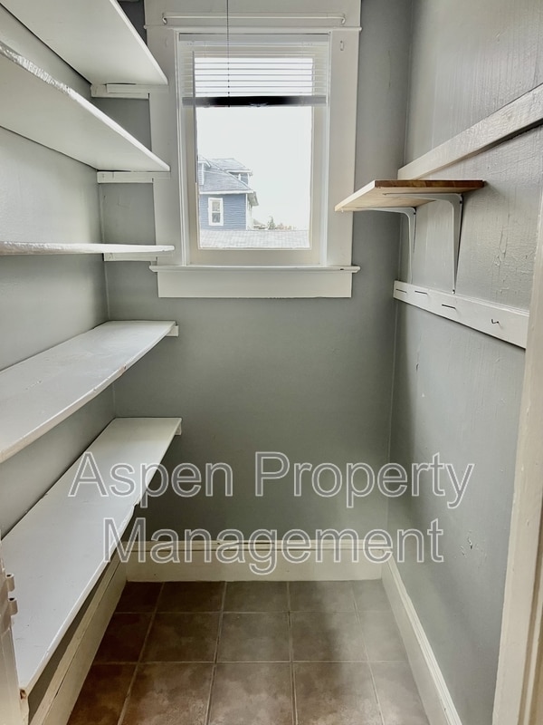 Building Photo - 1626 Dodge St