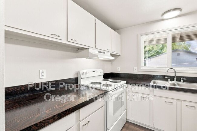 Building Photo - 18411 E Burnside St